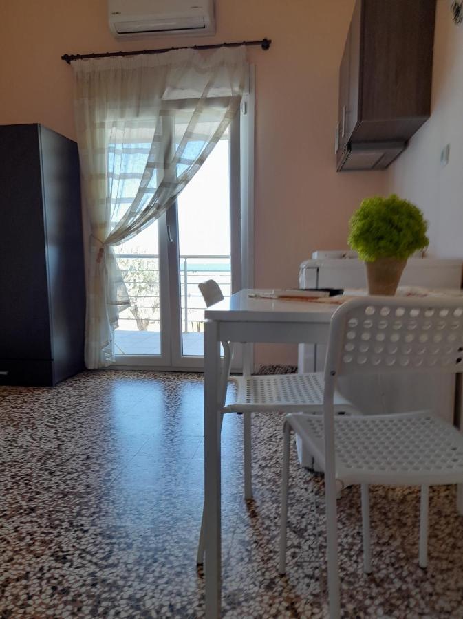 Isalos Apartments Studios Néoi Epivátai Dış mekan fotoğraf