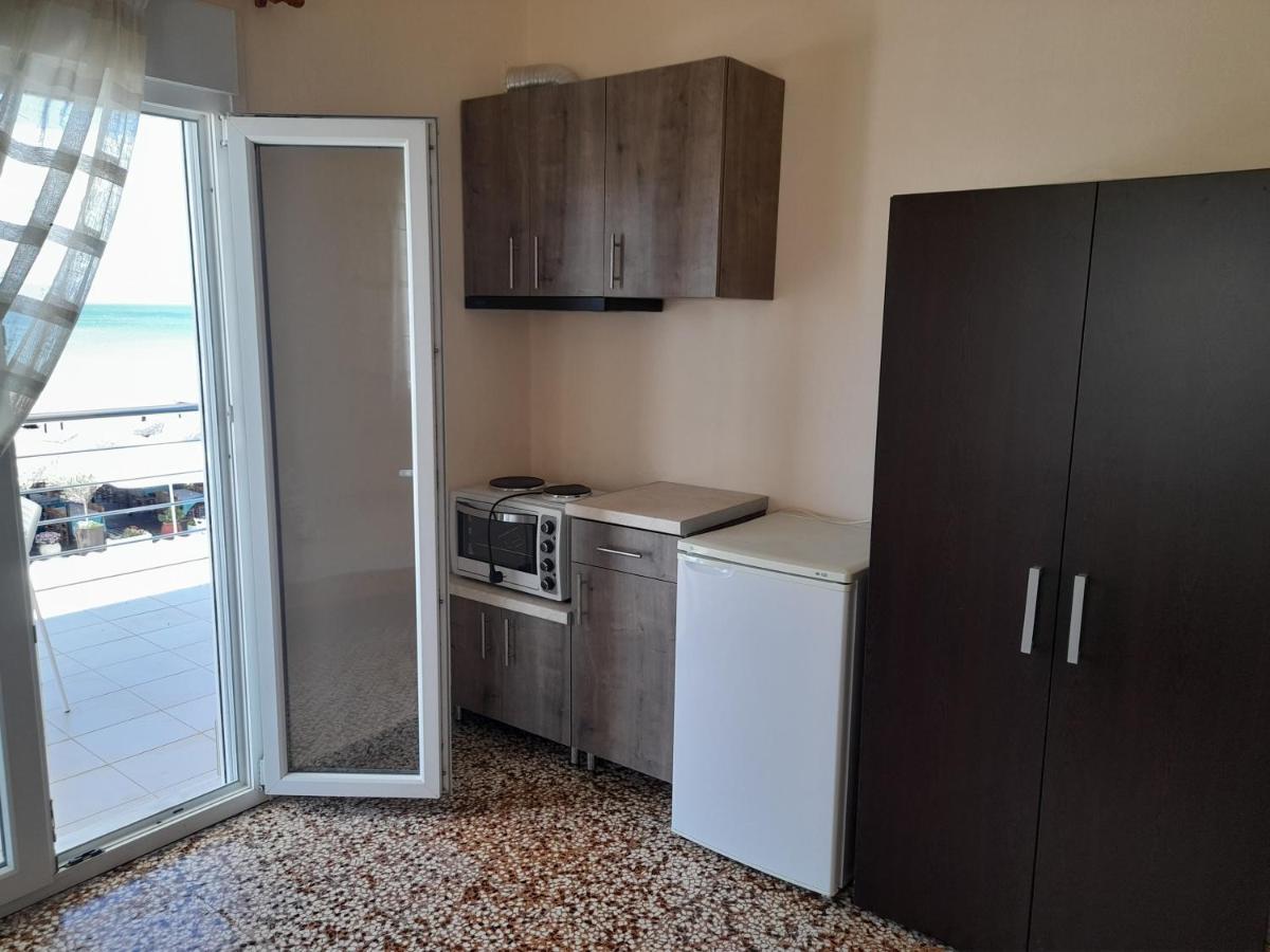 Isalos Apartments Studios Néoi Epivátai Dış mekan fotoğraf